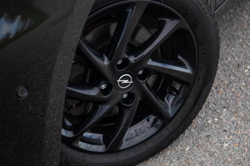 Opel Corsa 1.2 turbo gs black line / apple carplay / automaat / 360 camera 