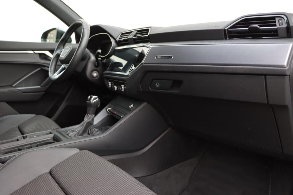 Audi Q3 35 tfsi s edition 150pk s-tronic | 19'' lichtmetaal | elektrische a