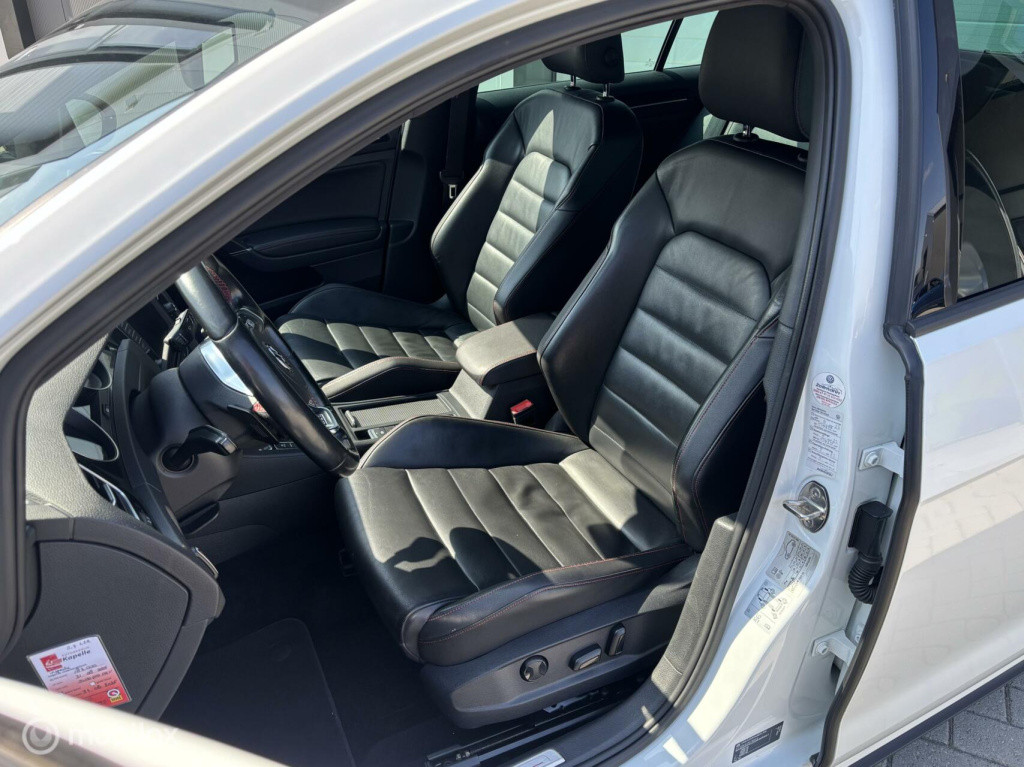 Volkswagen Golf 2.0 tsi gti performance,dsg, pano, acc
