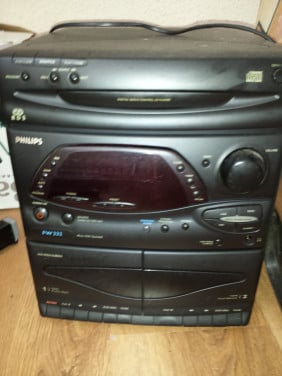 CD/Radio/cassete speler inclusief afstandsbediening en 2 boxen