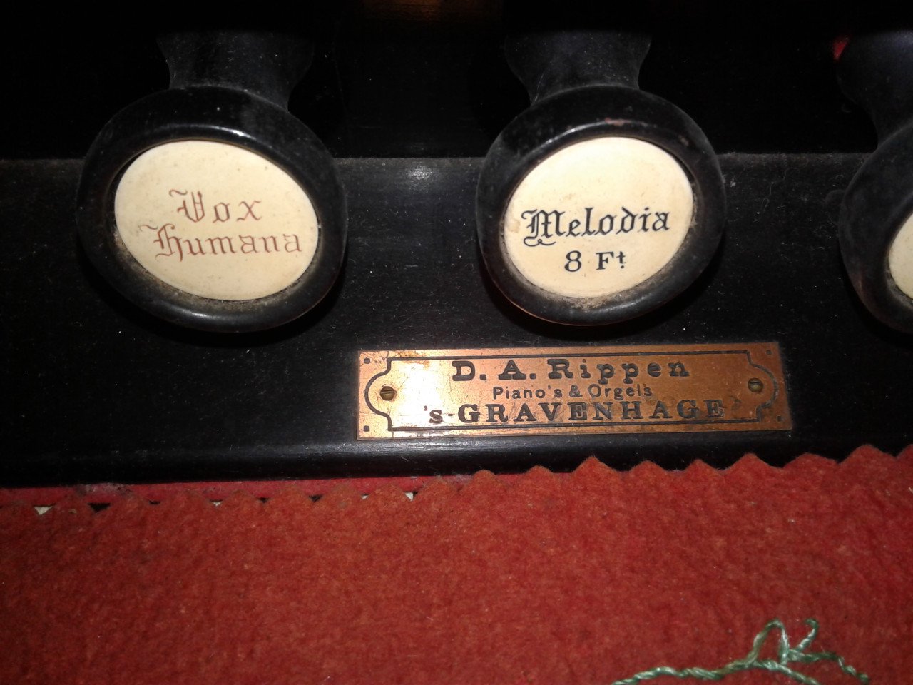 Antiek orgel uit 1909. (Is gedemonteerd i.v.m. balg reparatie)