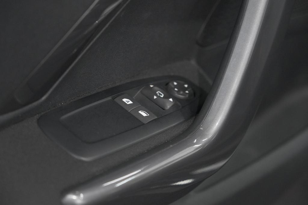 Peugeot 2008 puretech 82 active | lage km | trekhaak | navigatie | parkeers