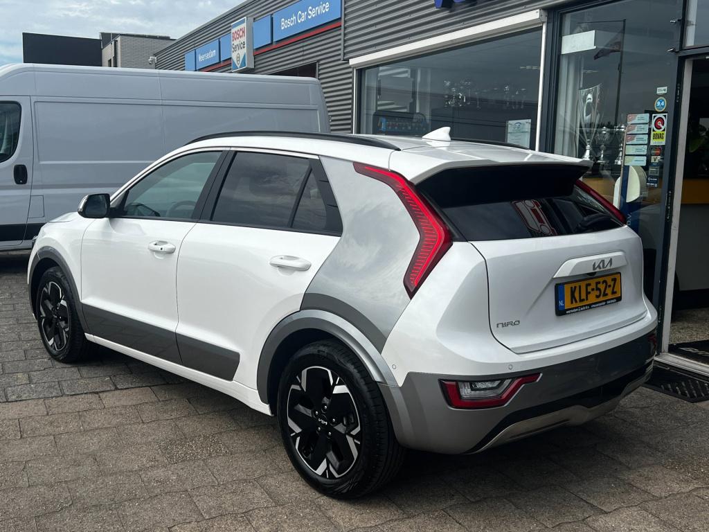 Kia Niro Ev executiveline 64.8 kwh full option, trekhaak afn. pearl white