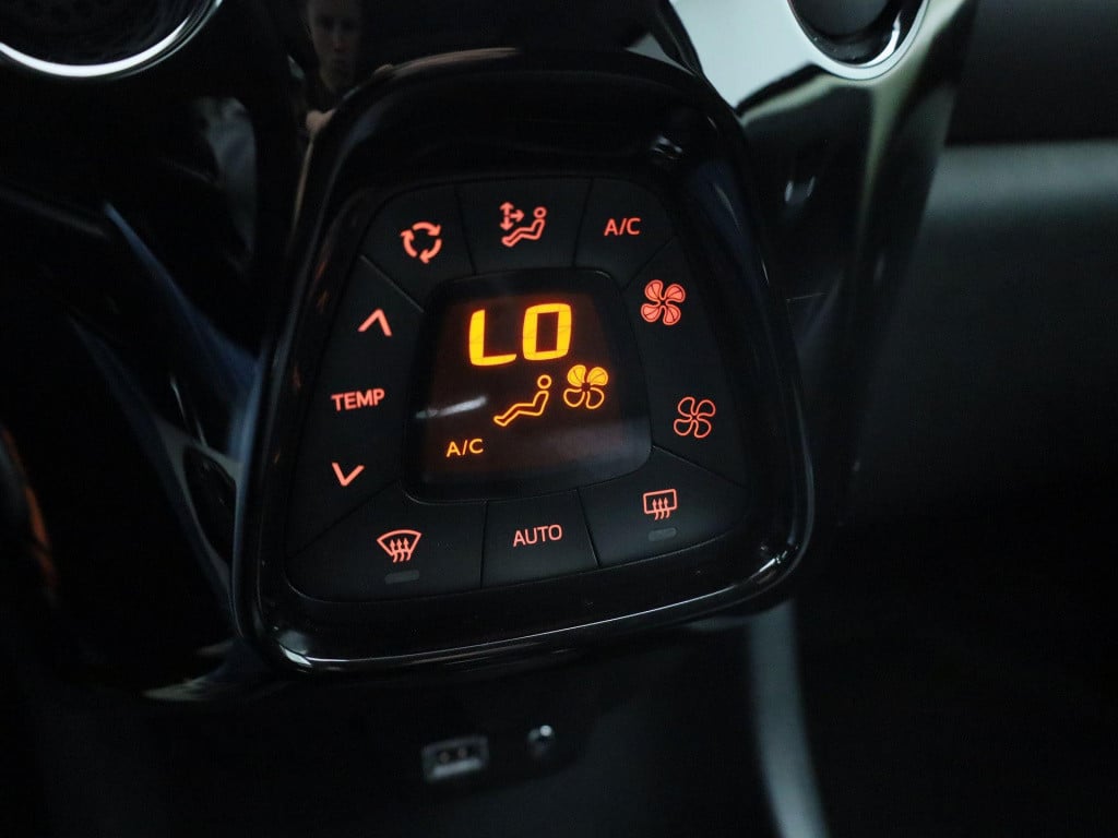 Peugeot 108 1.0 e-vti allure top! | lage km stand! | apple carplay / androi