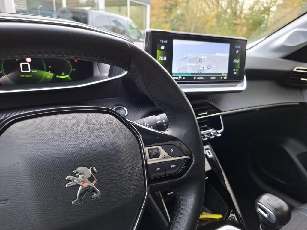 Peugeot 208 1.2 100 allure pano/clima/nav/cam