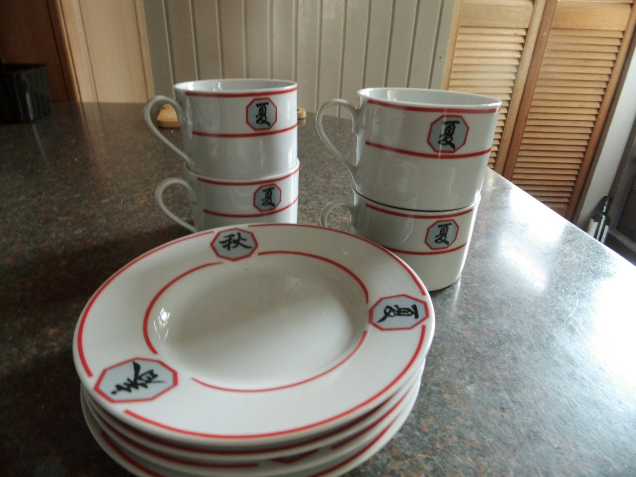 4 Kop en schotels.