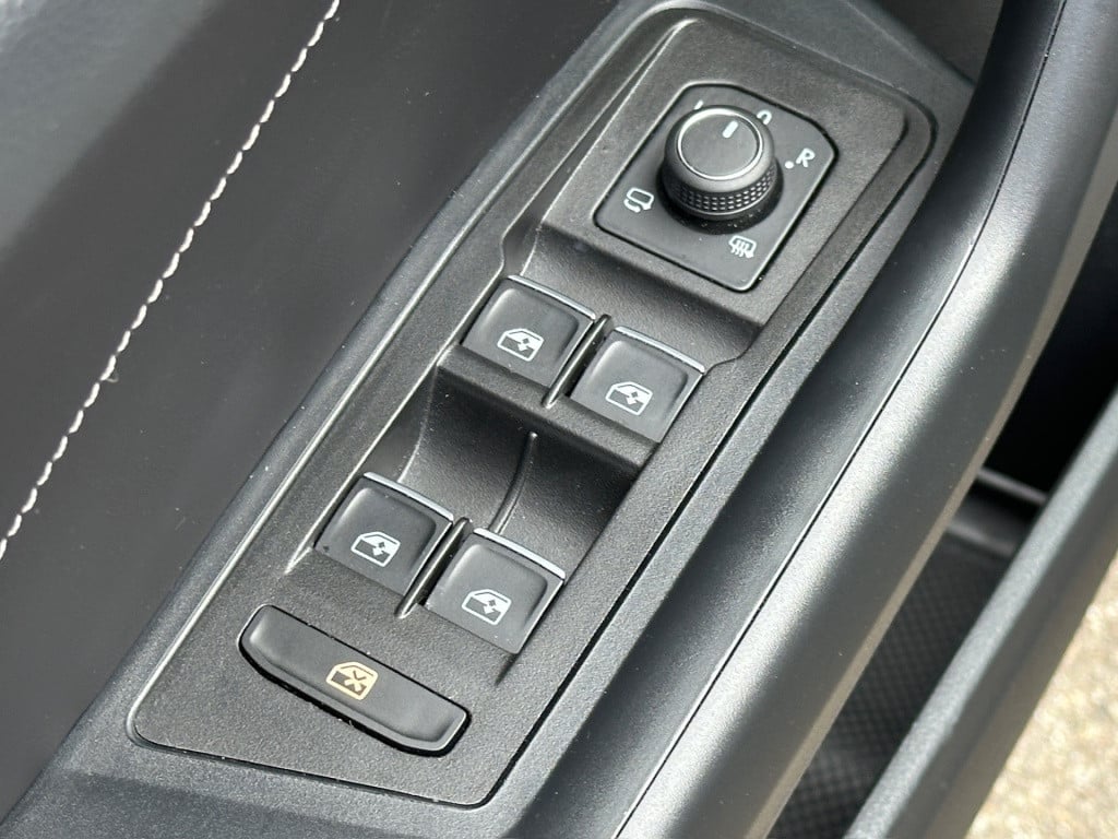 Volkswagen T-roc 1.5 tsi 150pk dsg style carplay | camera | keyless | elek.