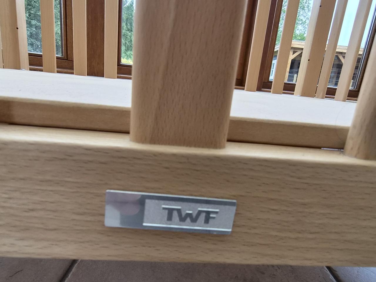 Box  TWF, van blank hout in prima staat.
