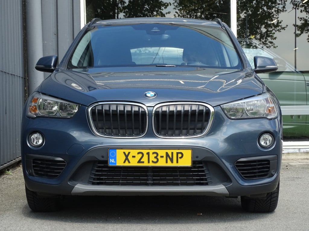 BMW X1 sdrive18i executive automaat | apple carplay | | el. koffer | 17"