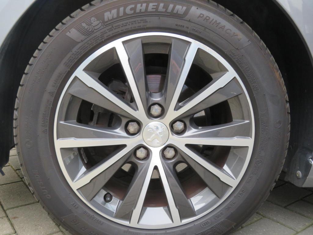 Peugeot 308 1.2 110 style clima/nav/lmv