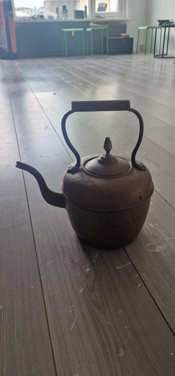 Oude theepot / gieter