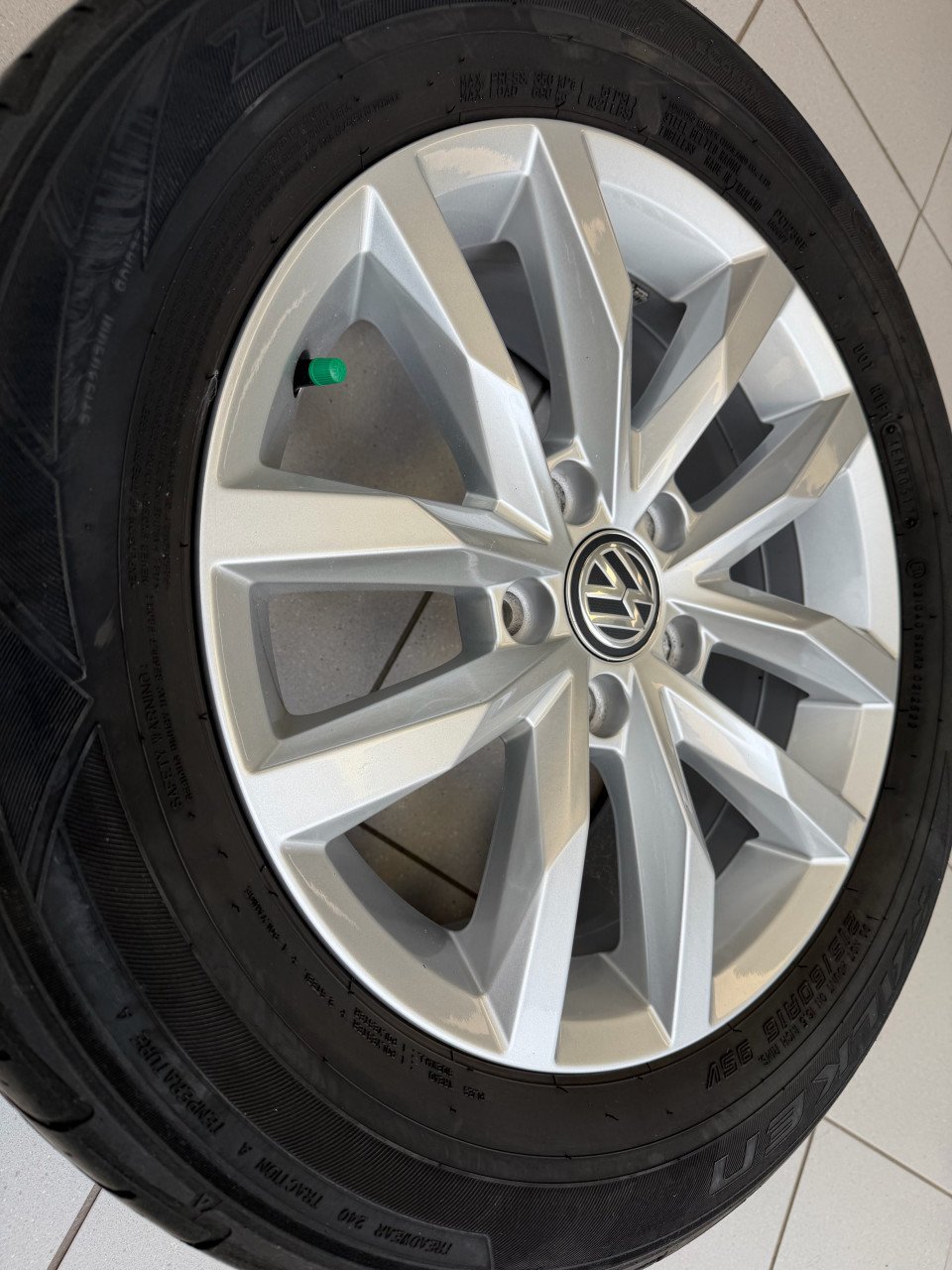 VW Transporer velgen met versleten banden