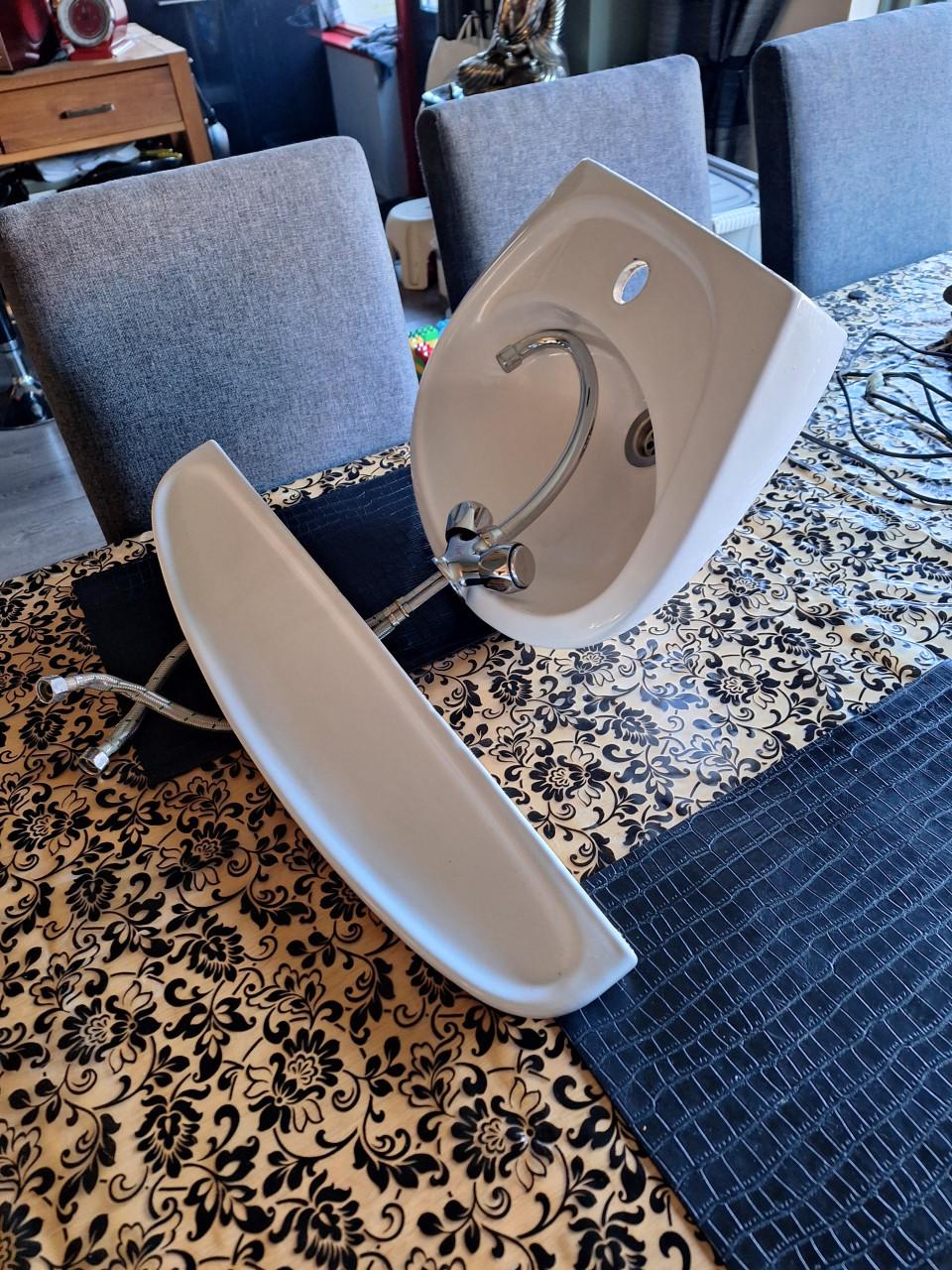 Wasbak,planchet,kraan