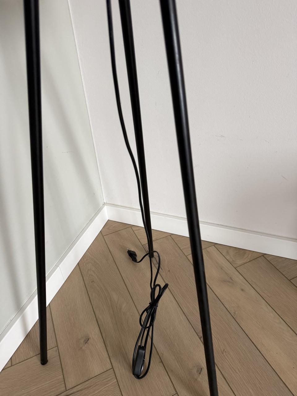 ZEER MOOIE staande Vloerlamp. Hoogte 135 cm.