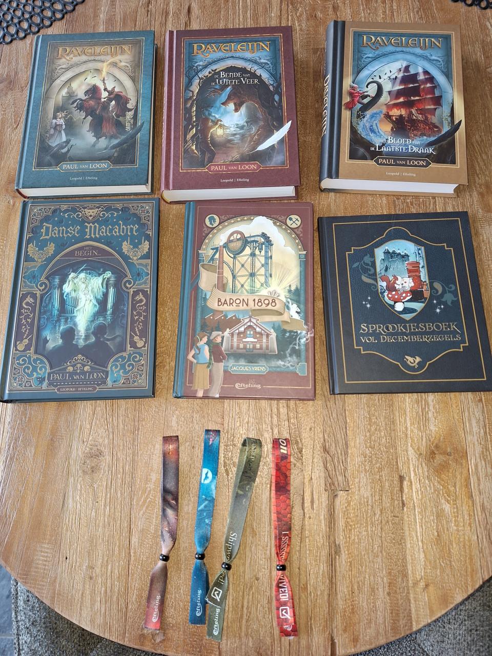 Set Eftelingboeken (6x) + stoffen polsbandjes