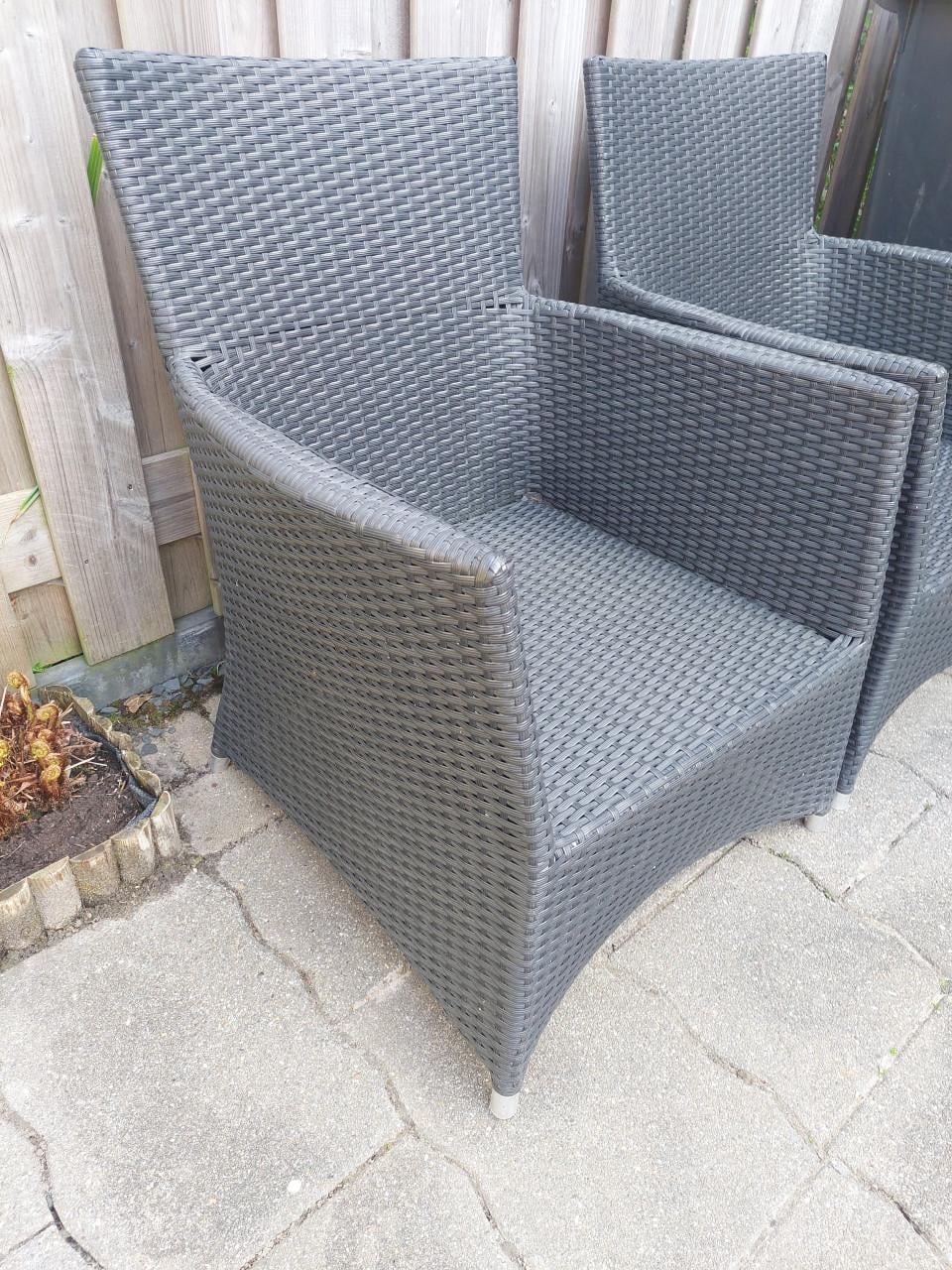 2 tuinstoelen in prima staat