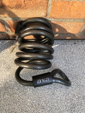 Axa insteek kabel.