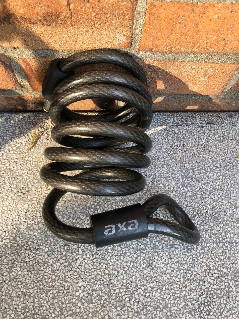 Axa insteek kabel.