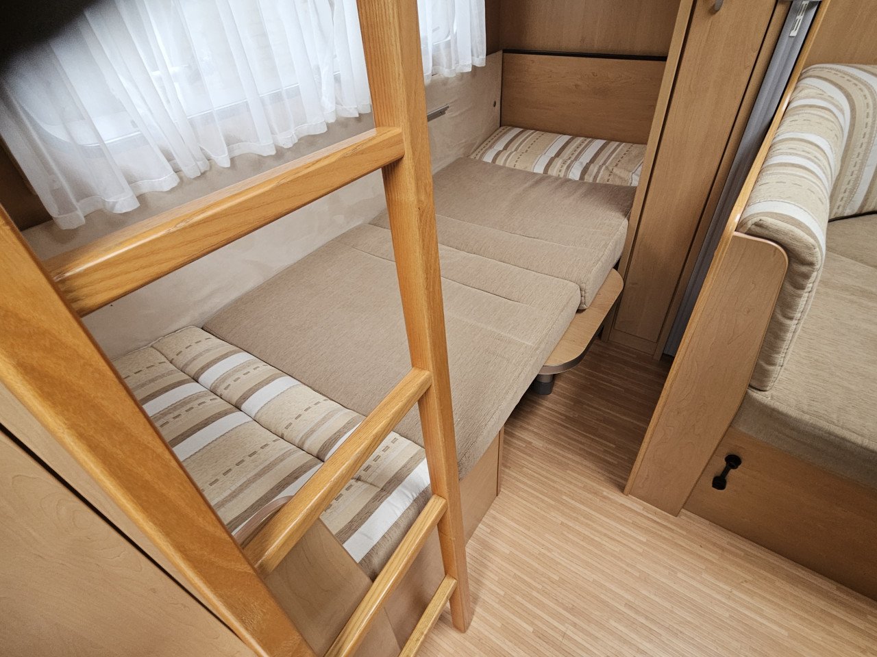 Mooie knaus 550 fsk met stapelbed