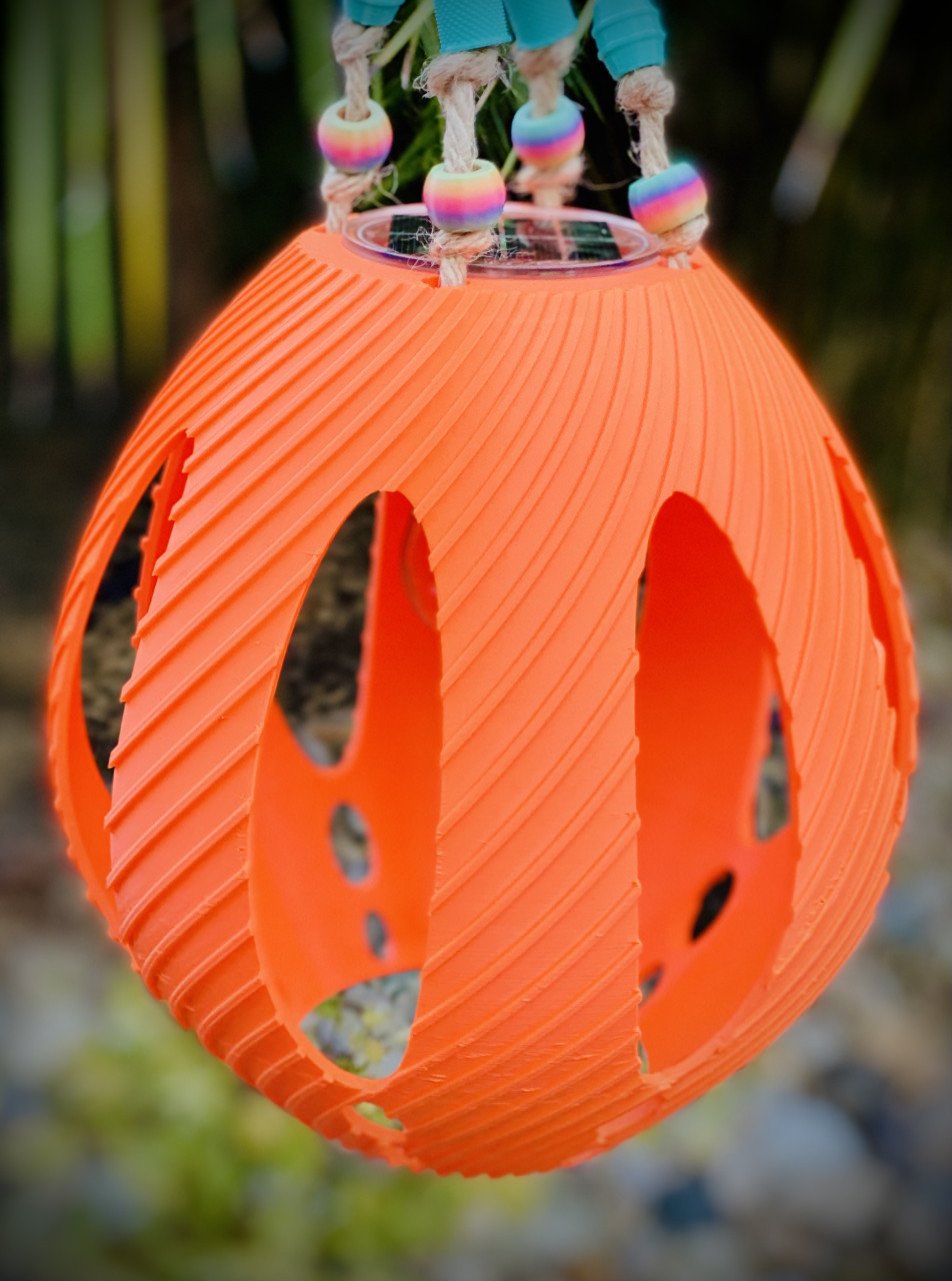 Unieke vogelhuisjes, voederhuisjes,insectenhotels, binnen en buitenlampen