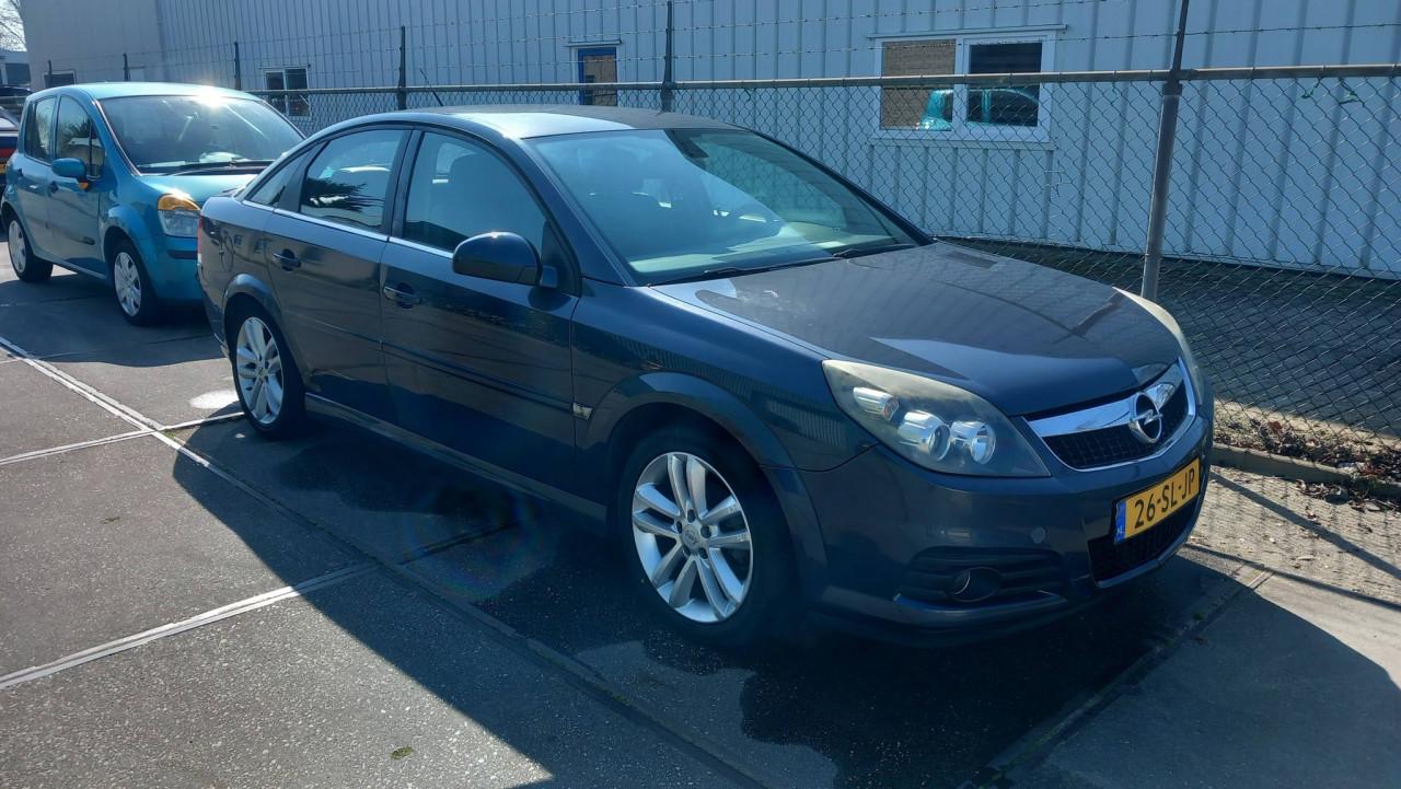 Opel Vectra GTS 2.2 -16V Sport automaat HB BJ;2006 airco lm-velgen