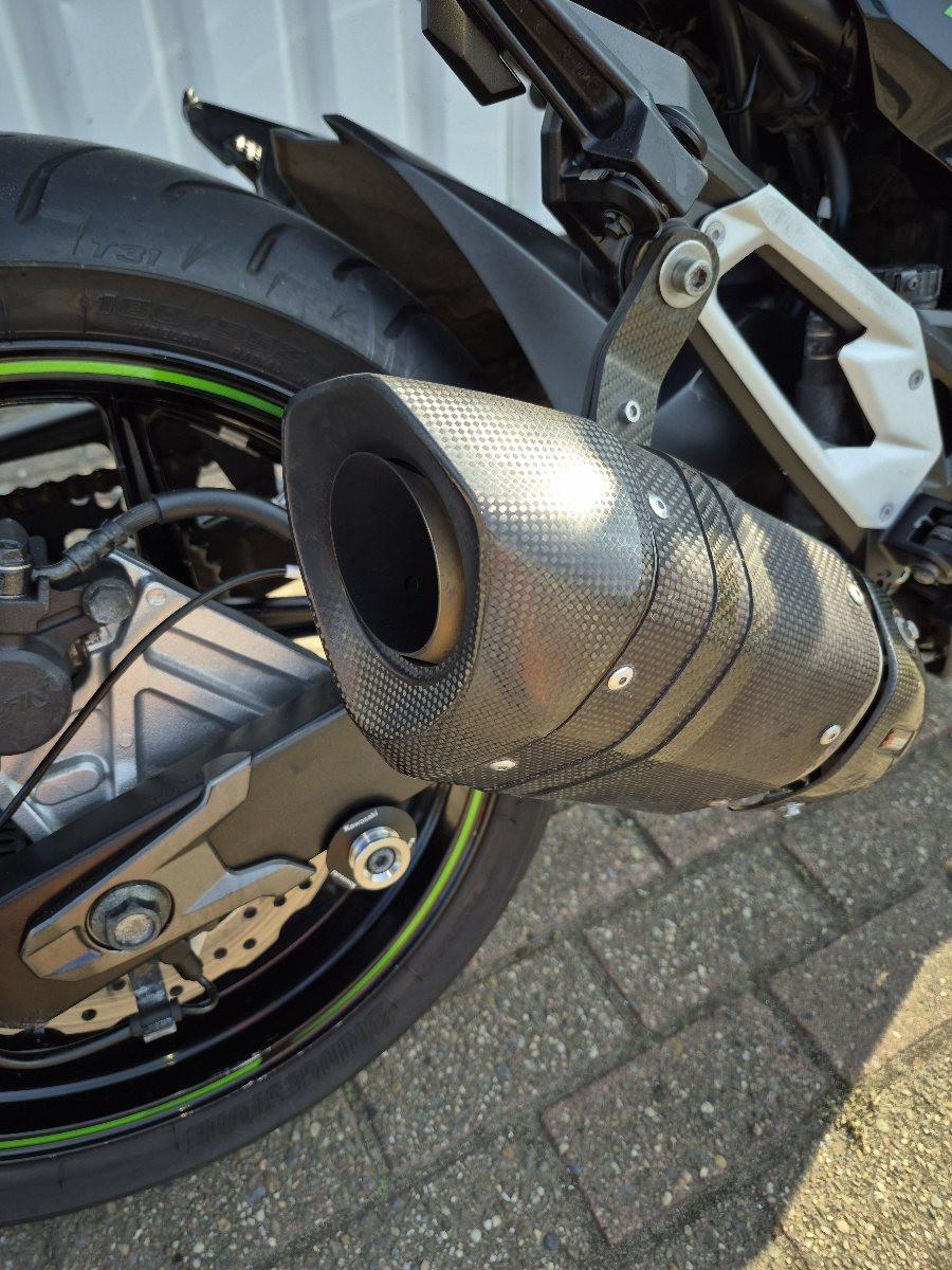 Kawasaki Z800 akra uit 2014, stoere naked bike