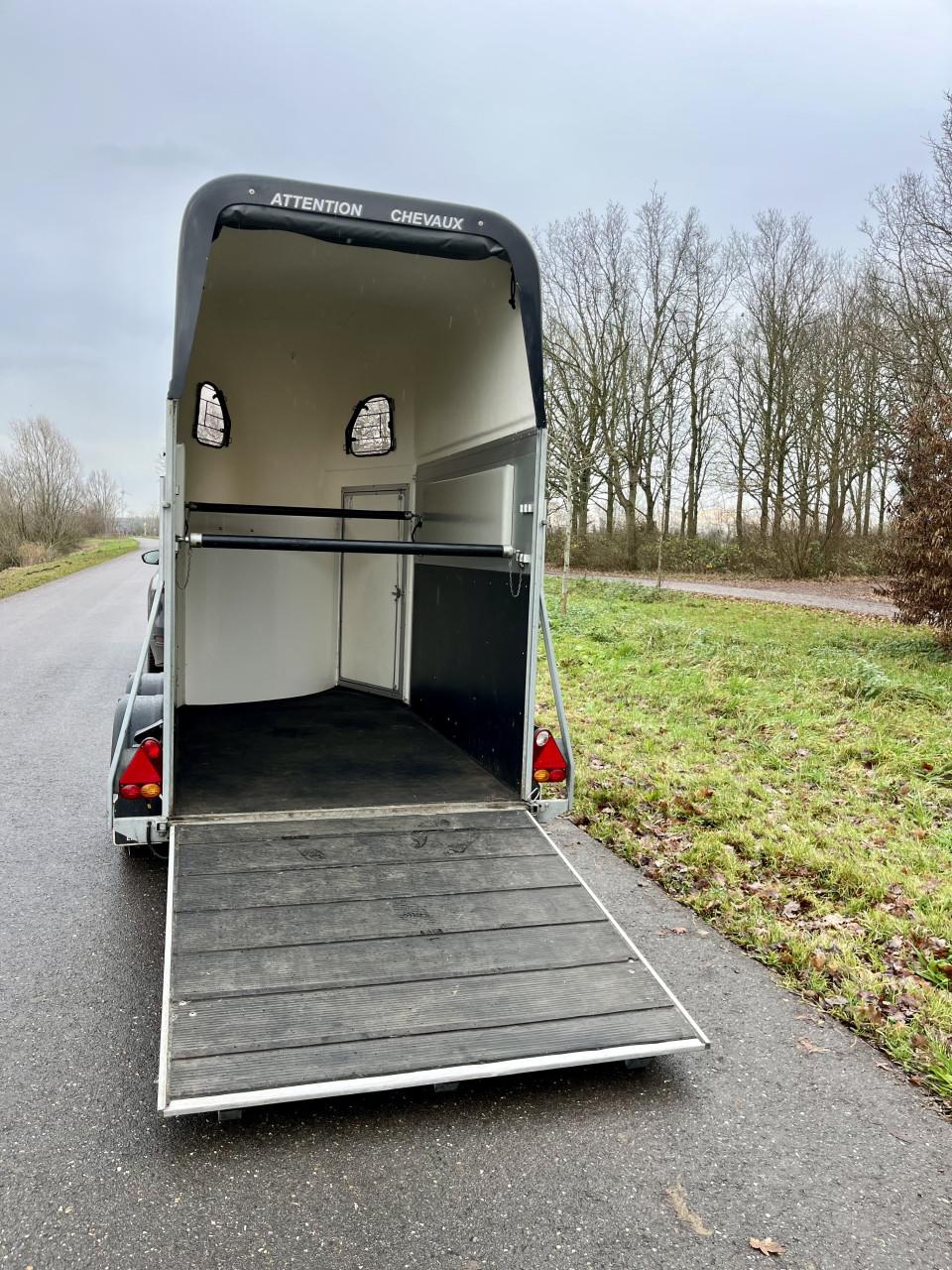 Volledig aluminium Cheval Liberte Gold One met zadelkamer en klep/deur