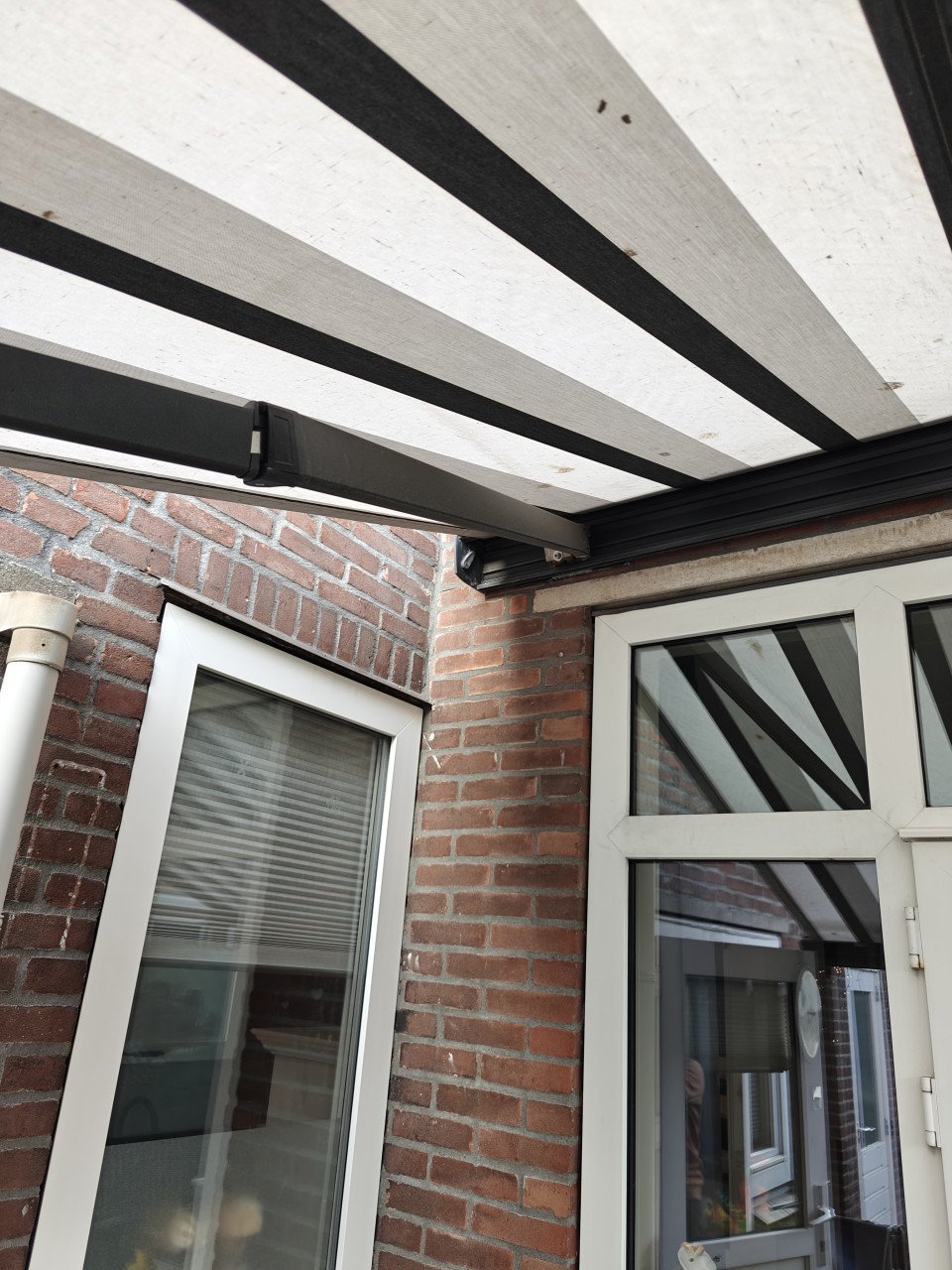 Somfy zonwering (kan bezorgd worden!)