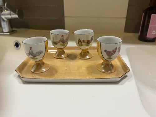 Eierdopjes met schaaltje