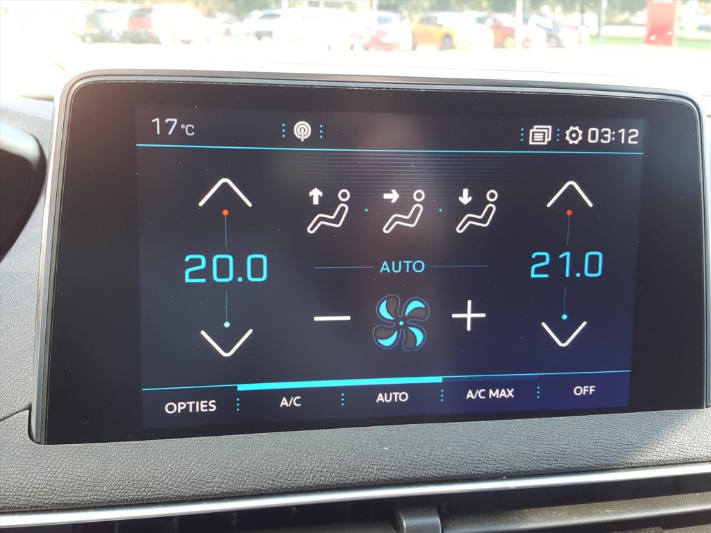 Peugeot 3008 1.2pt 130pk allure trekhaak | navi | apple carplay & android a