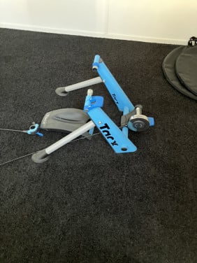 Te koop in  goede staat een tacx fietstrainer   DOE EEN BOD