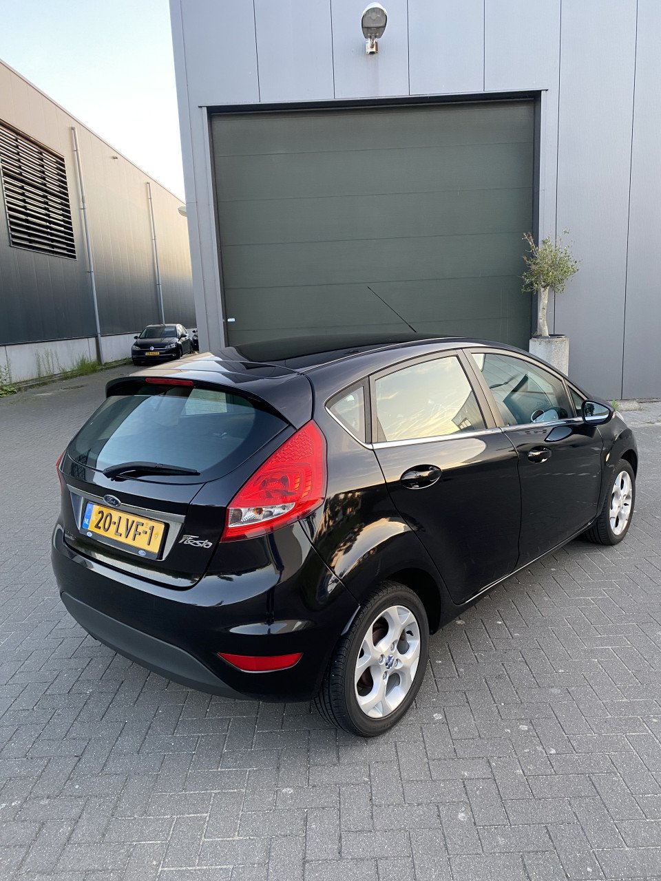 Ford Fiësta 1.25 60KW 5DR 2010 Zwart | NAP | NIEUWE APK!
