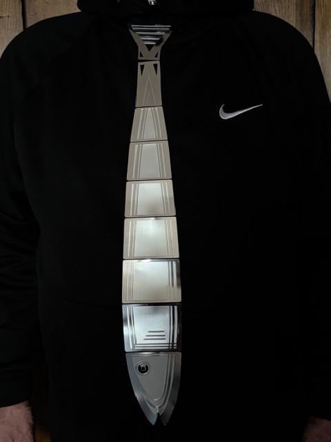 Mooie metalen stropdas in de vorm van een Vis