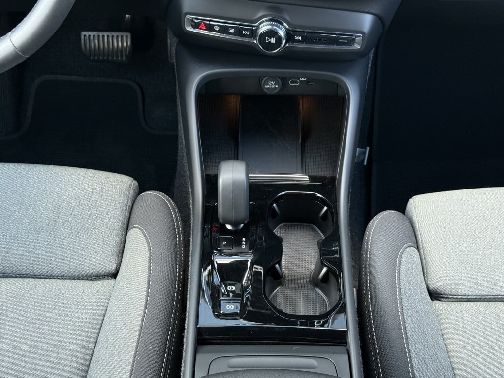 Volvo XC40 b4 197pk plus dark |adap.cruise| trekhaak | camera| elektrische