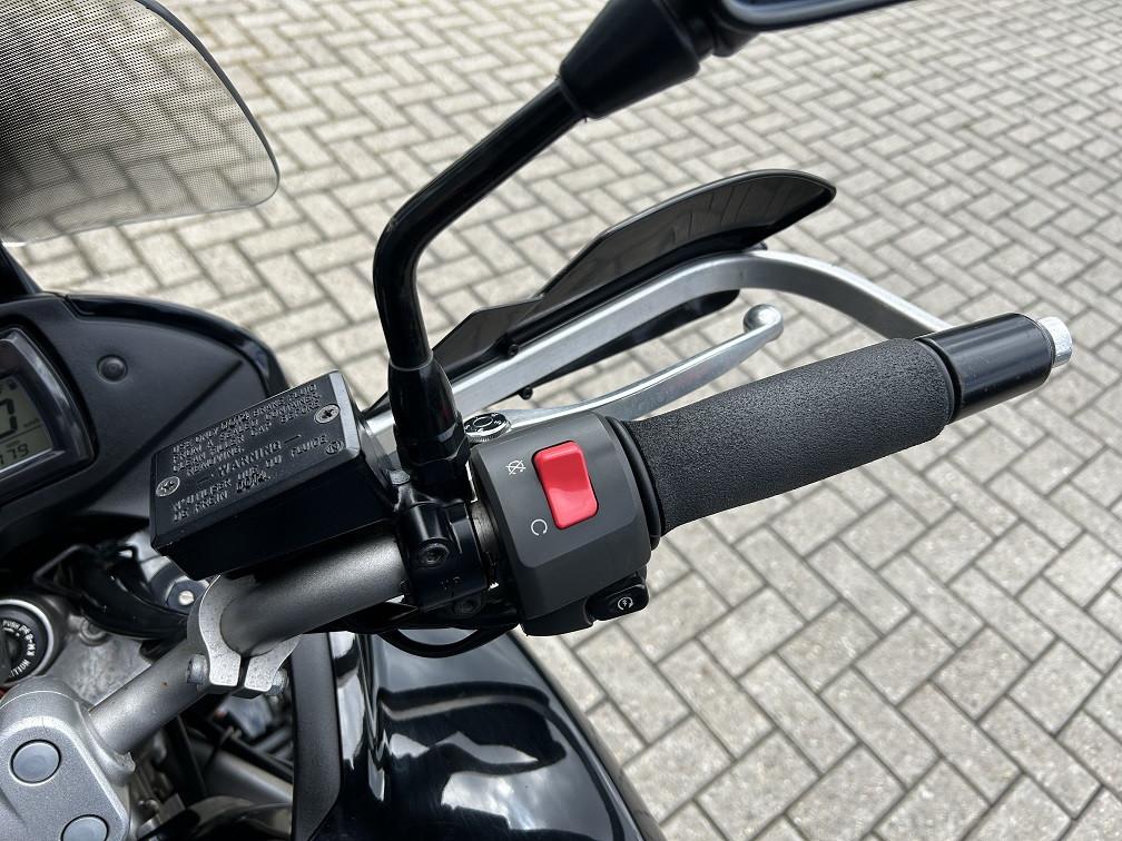 Kawasaki Versys 650 uit 2007, kofferset, handguards, valprotectie etc €2695