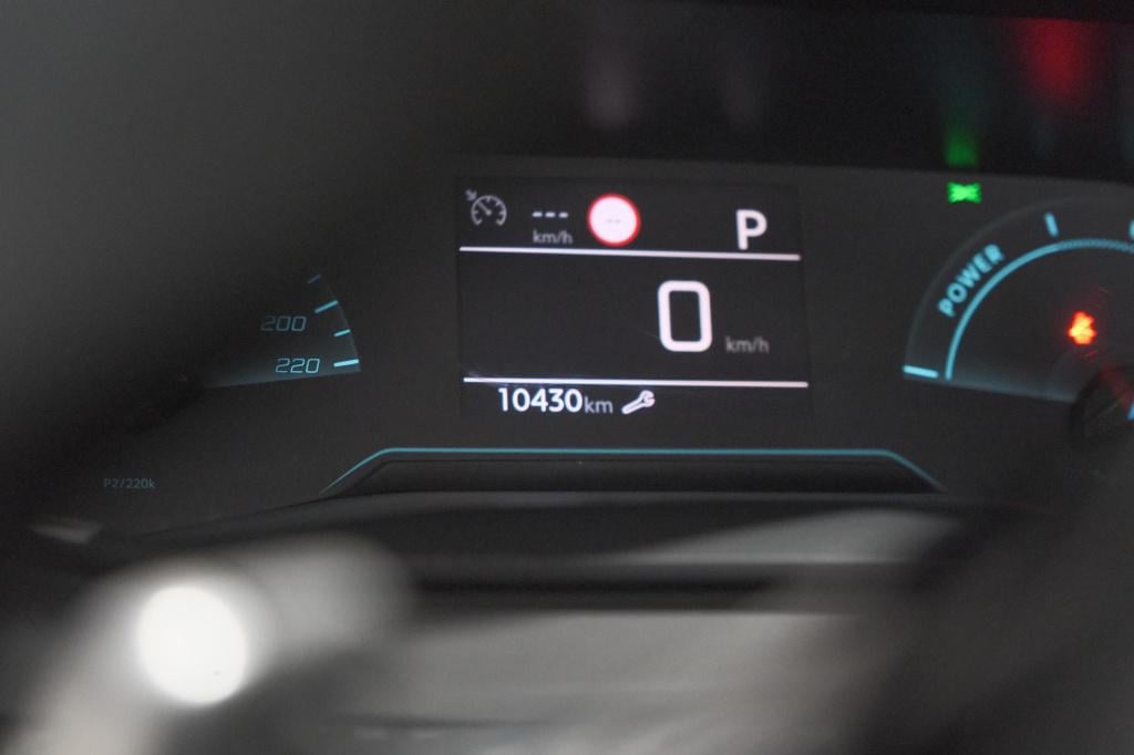 Peugeot 208 1.2 hybrid 110 e-dcs6 style | parkeersensoren | apple carplay |
