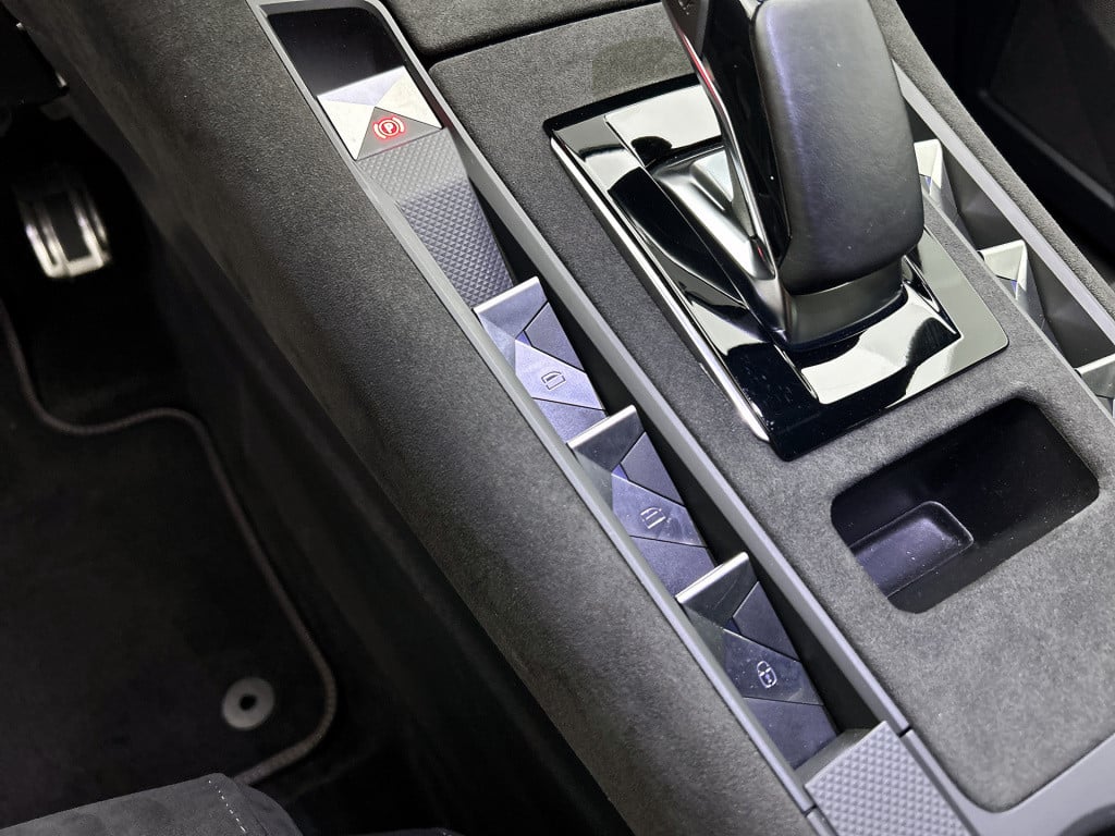 Ds Ds 7 crossback e-tense 300pkawd performance line+ | hifi focal | elektr 