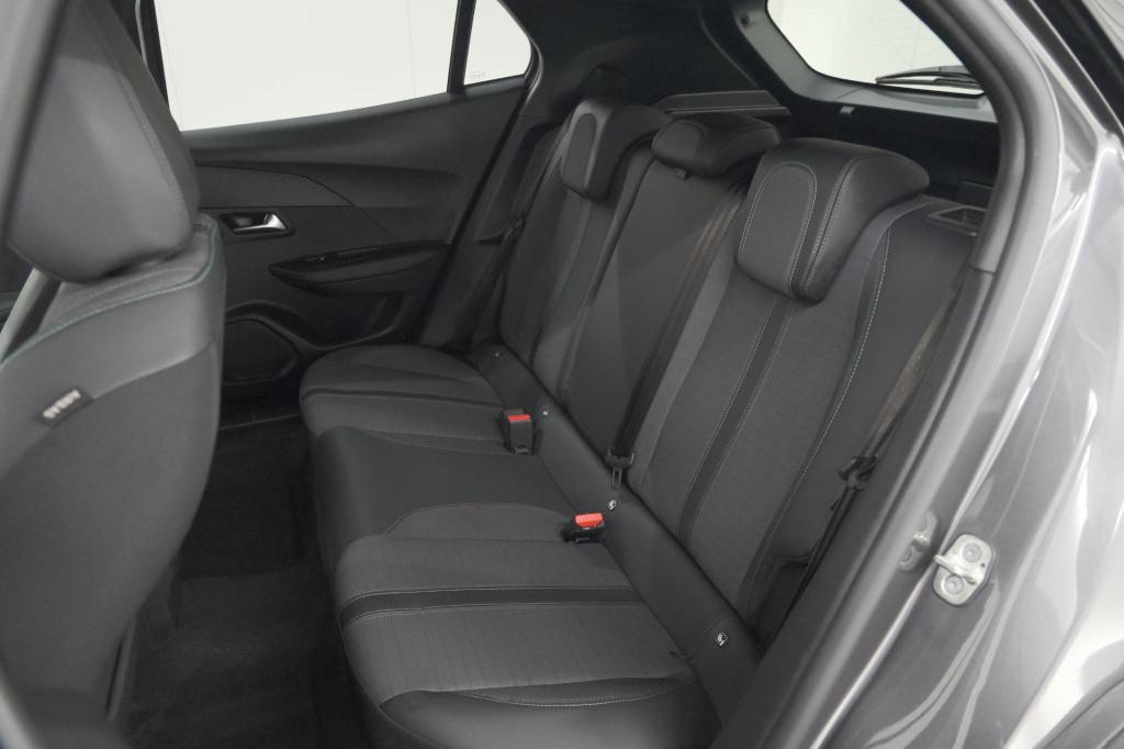 Peugeot 2008 puretech 130 eat8 allure pack | camera | apple carplay | parke