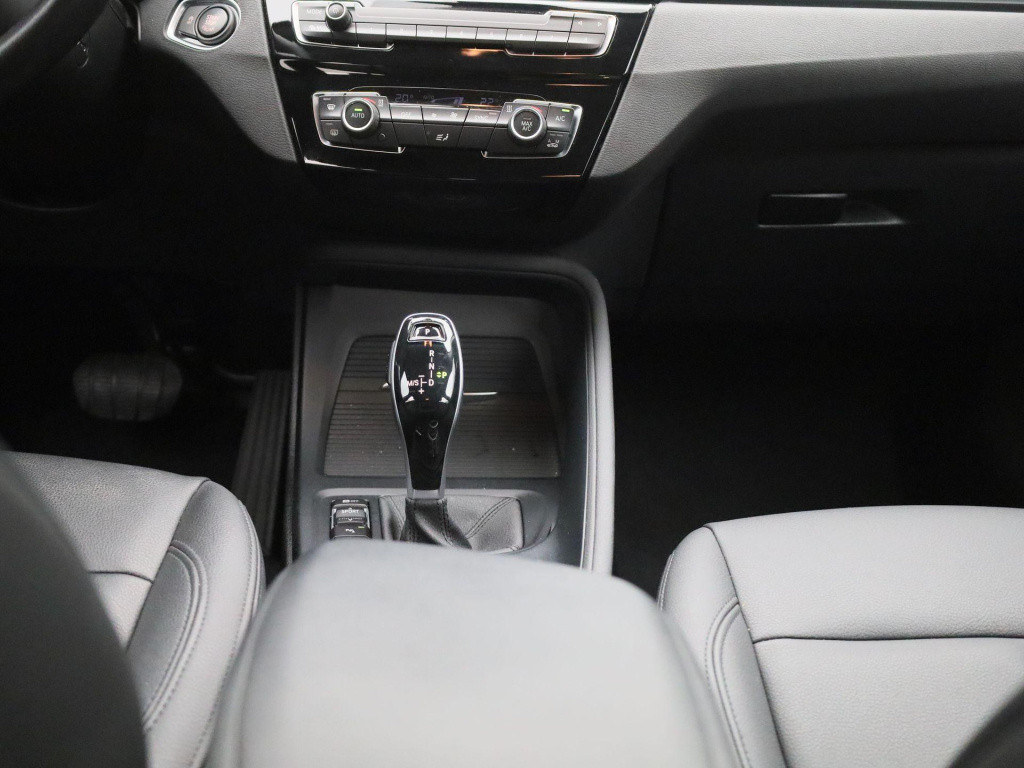 BMW X1 sdrive18i | automaat | navigatie | camera | climate control | blueto