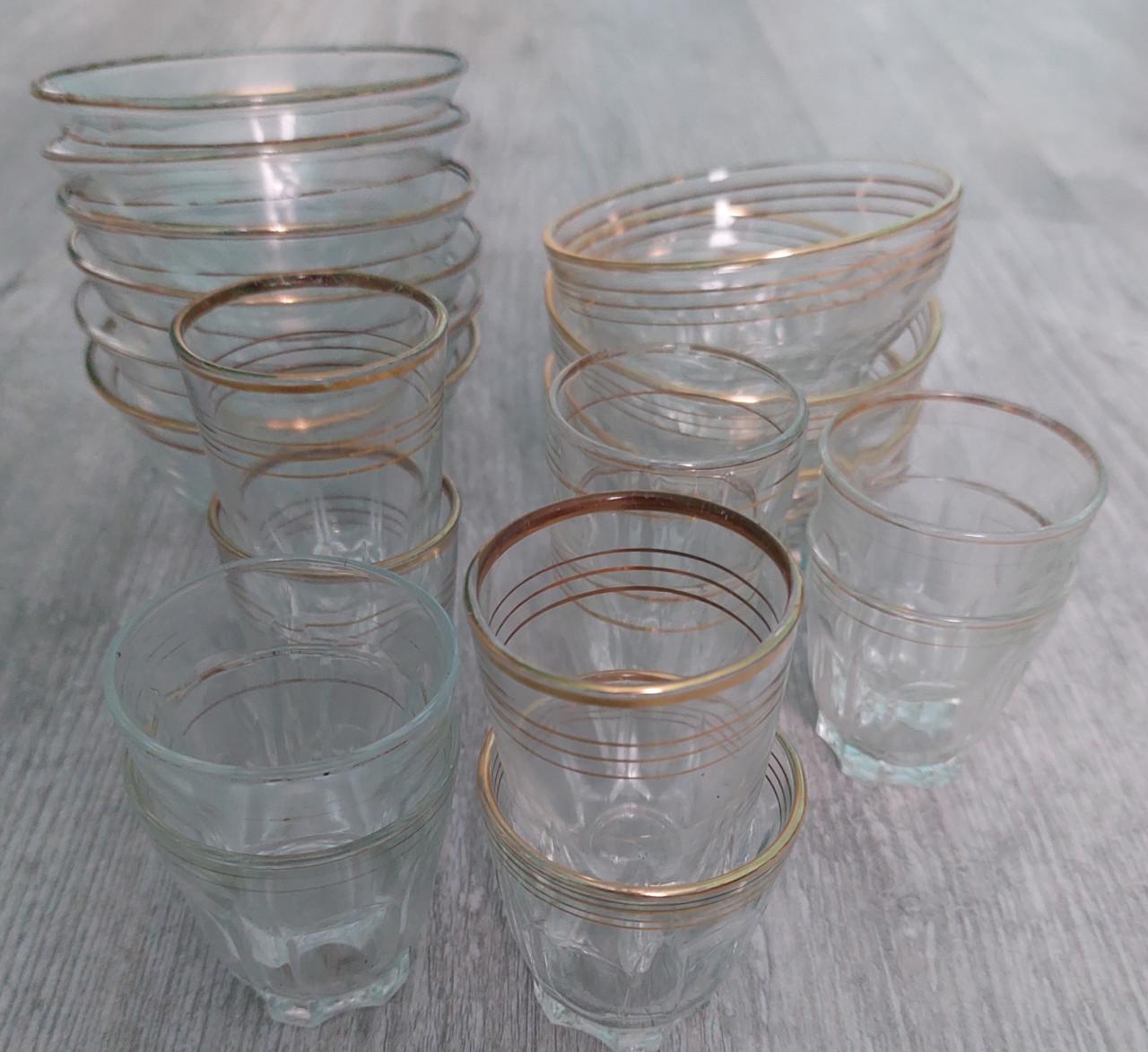 Glazen en schaaltjes