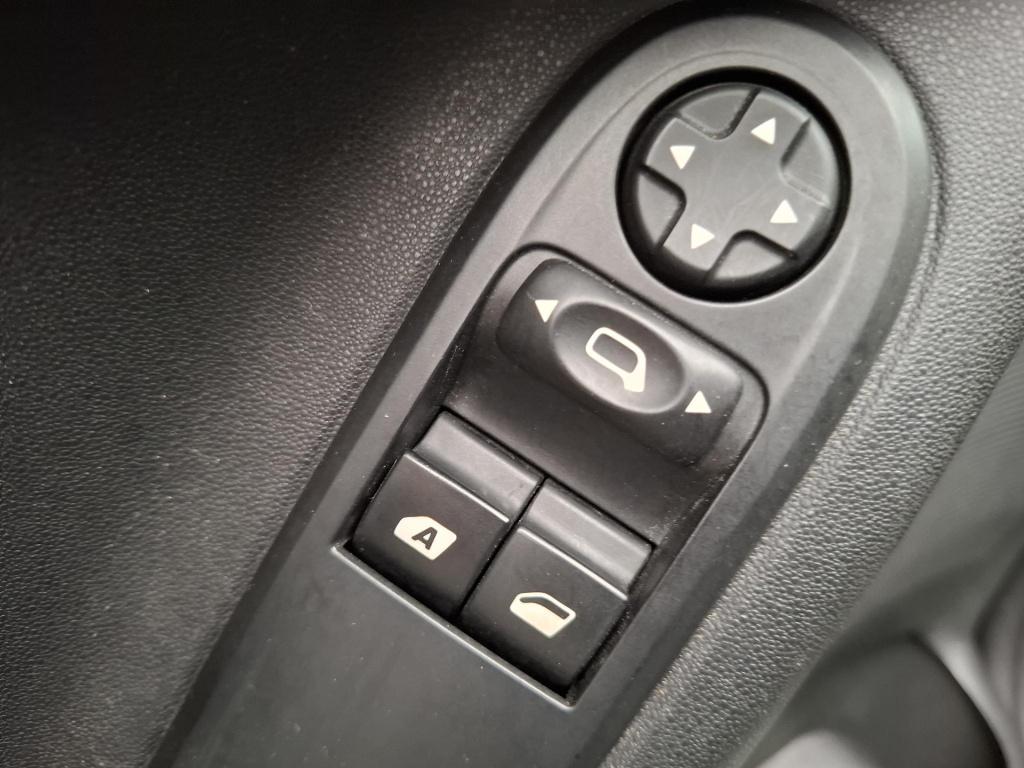 Citroen C3 1.4i selection clima/lmv/trekhaak lage km.stand!