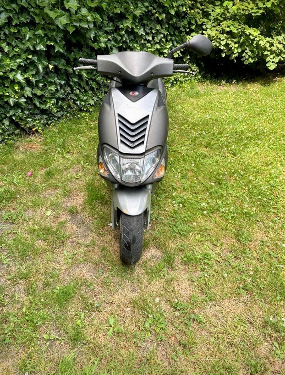Te koop Kymco Super 9 50cc 2takt AC blauw kenteken