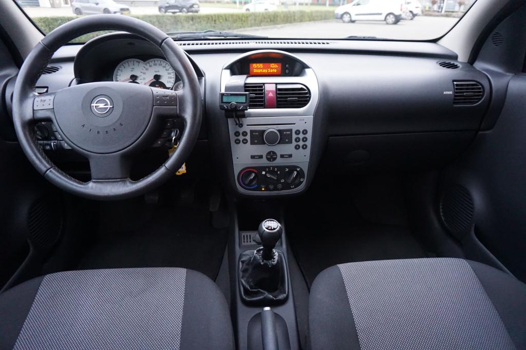 Opel Corsa 1.2-16v silverline airco / cruise controle / lm velgen