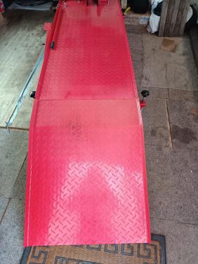 Zware stalen Hydraulische hefbrug tot een gewicht van 450 kg.