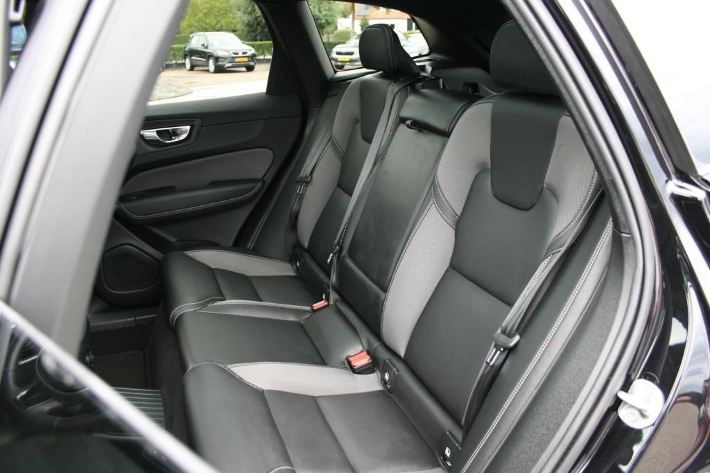 Volvo XC60 2.0 t6 plug-in hybrid awd plus black edition