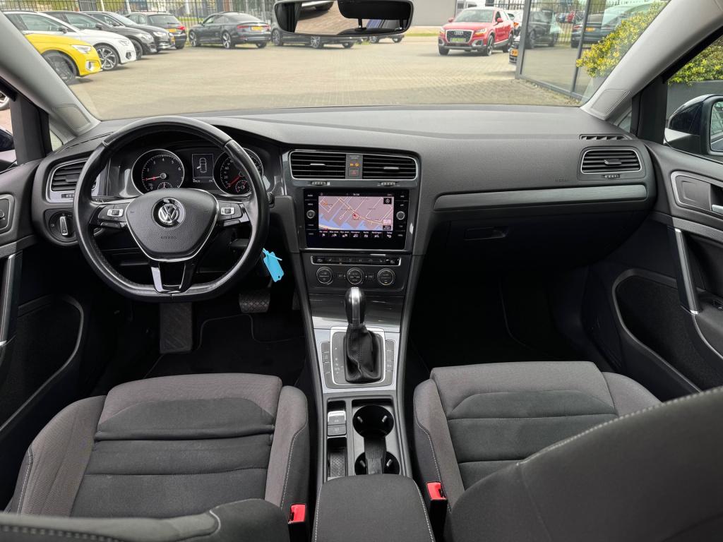 Volkswagen Golf 1.0 tsi * panoramadak * camera * navigatie * massage stoel