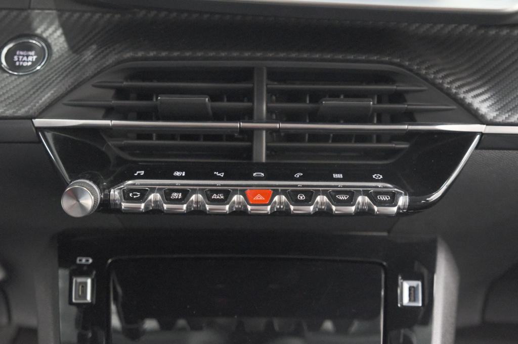 Peugeot 208 puretech 100 eat8 allure | camera | navigatie | apple carplay |