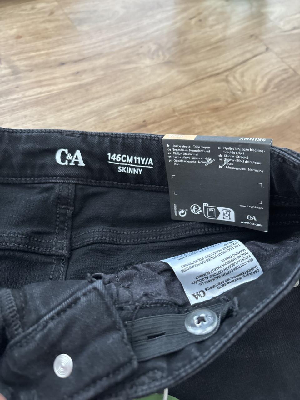 Broek van C&A maat 146.