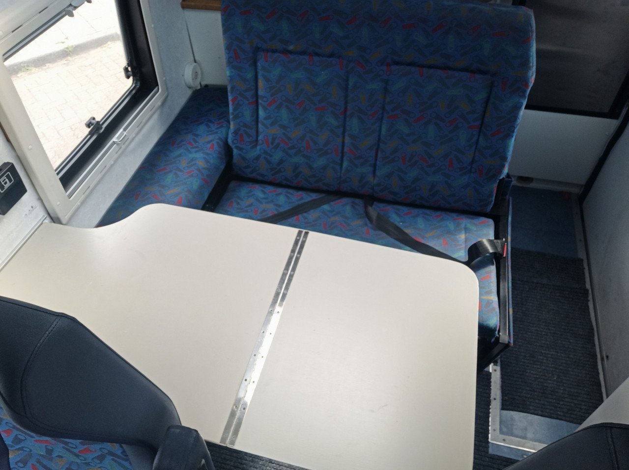 Buscamper 4-persoons /  mooi compacte camper voor het hele gezin!