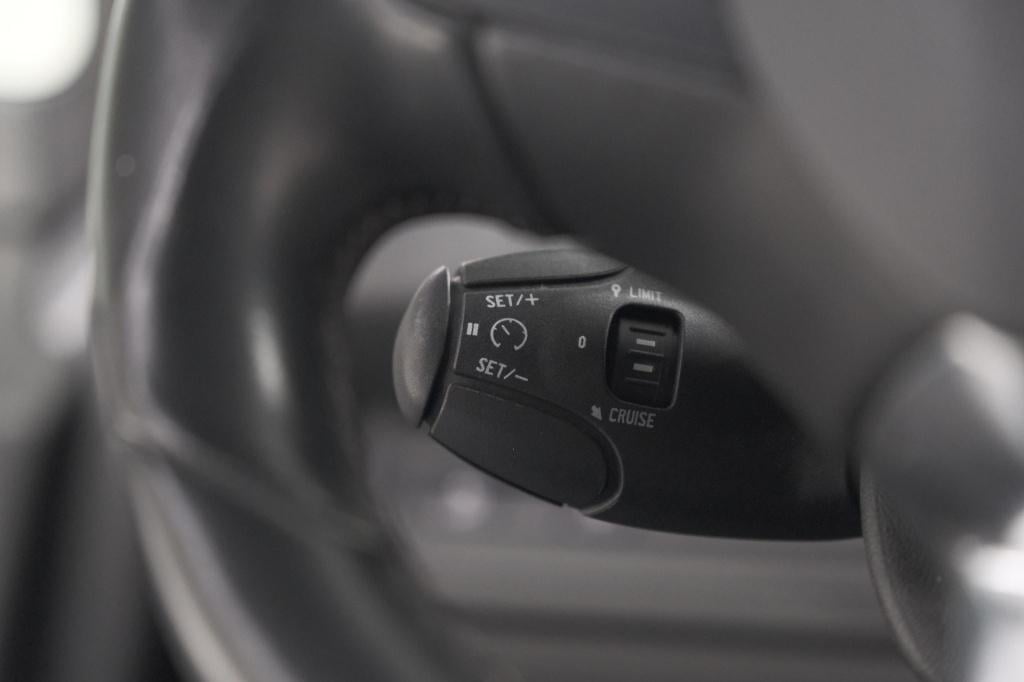 Peugeot 208 puretech 82 blue lease allure | parkeersensoren | climate contr